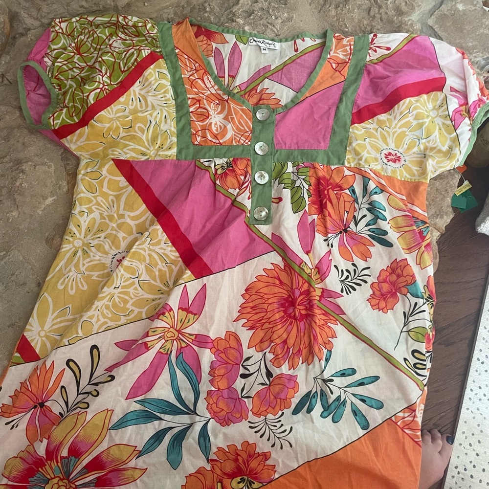 Claudia Richard Floral Top, Bright colors! Beautiful!